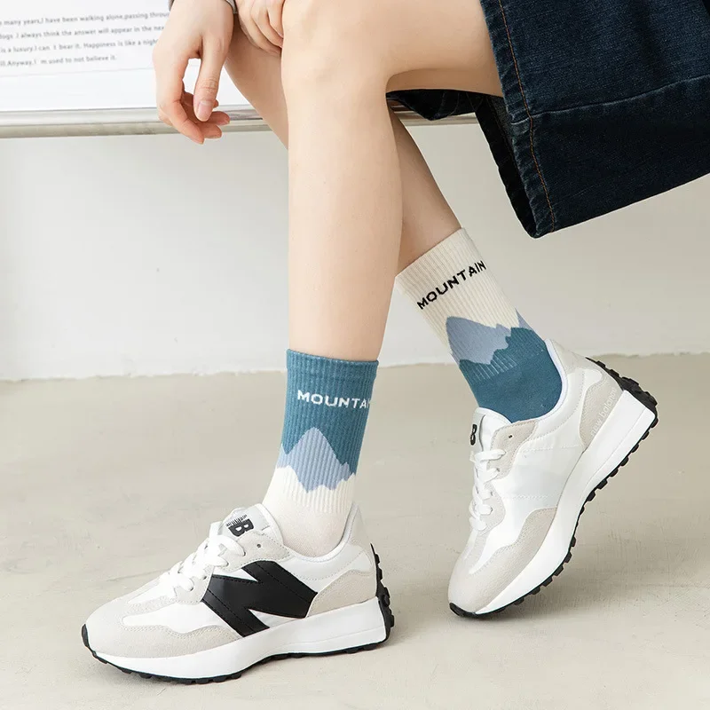 Calcetines de moda estilo A/B para Hombre, Calcetines asimétricos con patrón callejero Hip Hop para monopatín, Calcetines de algodón transpirables Harajuku para Hombre