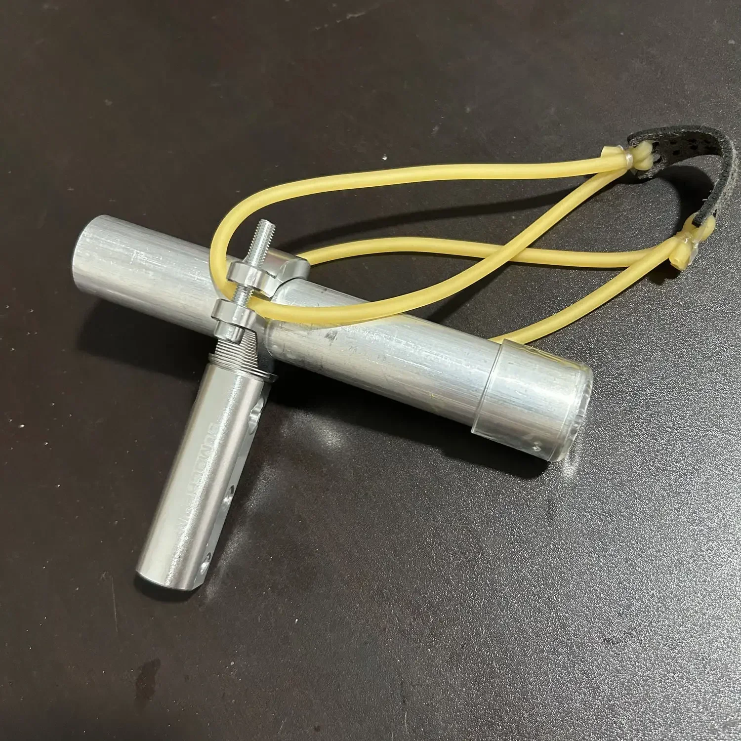 1pc 屋外ミニポータブル手作り矢印ランチャーおもちゃキャンプハイキングパチンコツール