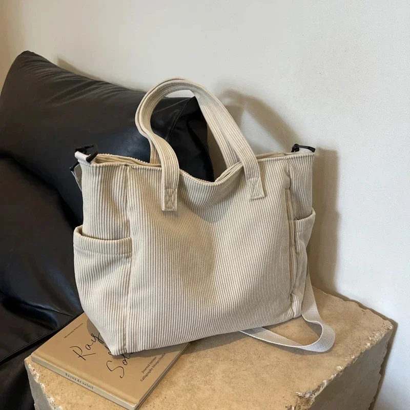 แฟชั่นลายกํามะหยี่กระเป๋าถือสไตล์เรียบง่าย Corduroy กระเป๋าสะพายสีทึบขนาดใหญ่ความจุเดินทางผู้หญิง Tote กระเป๋า