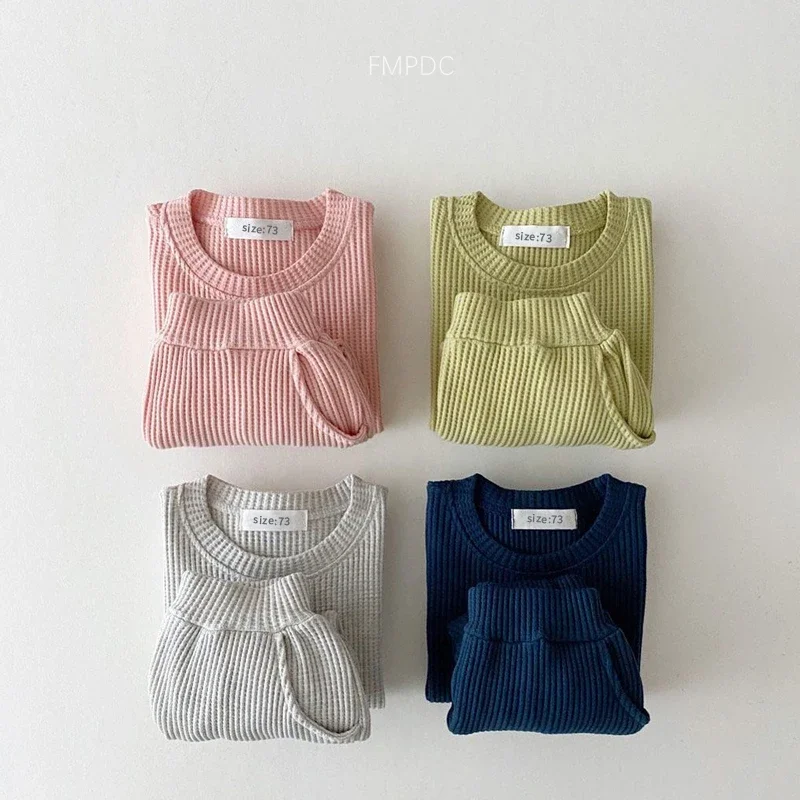 Conjuntos de ropa para bebés pequeños de Corea, conjunto de ropa para bebés, sudadera de algodón de gofre de dos piezas simulada + Pantalones, traje de 2 uds., 2024