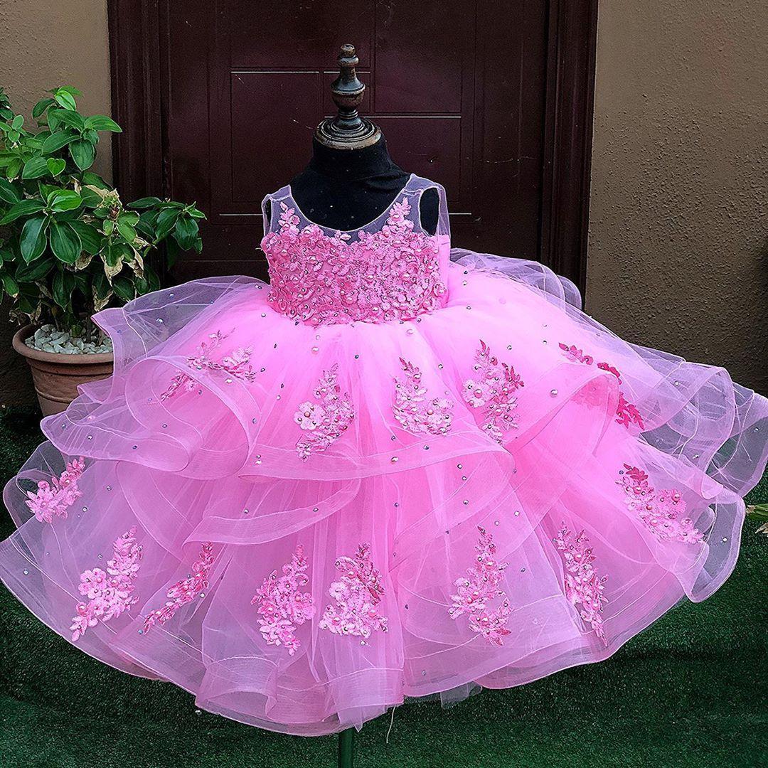 Lujosos vestidos de niña de flores de encaje rosa Cristales de cuello transparente Vestidos de novia para niña Vestidos de desfile de comunión baratos Vestidos