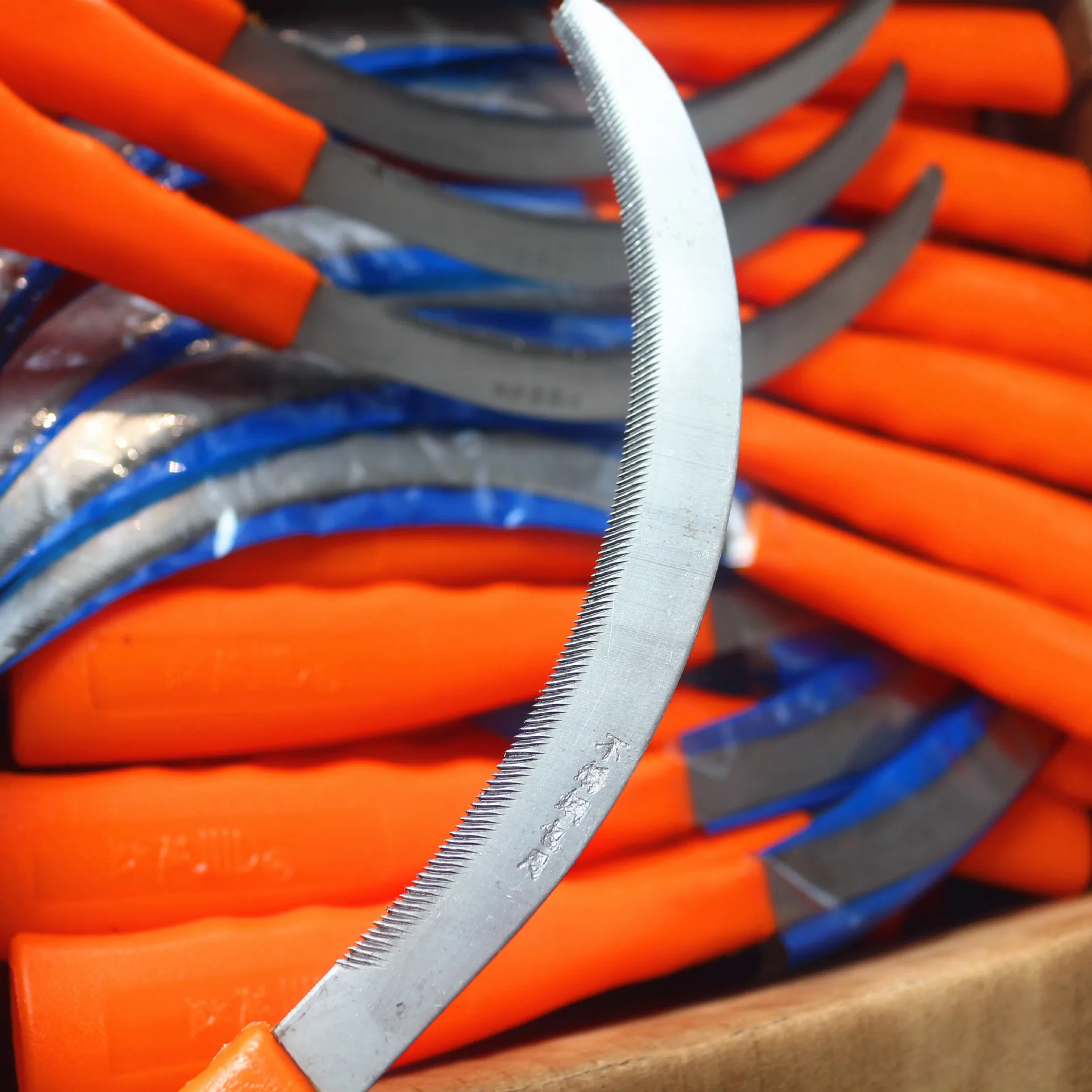 Herramienta de cultivo de hoz de acero inoxidable con dientes para eliminación y cosecha de malas hierbas, cortador de granos pequeños, mata malas hierbas para el hogar
