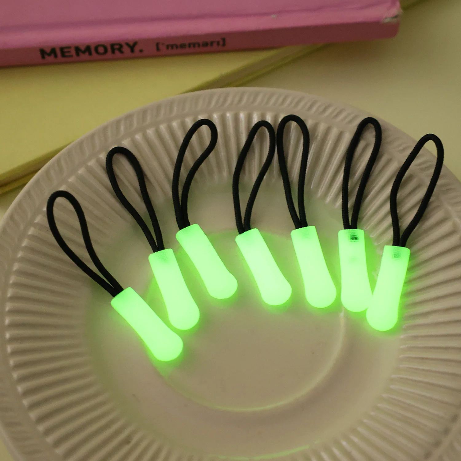30-3pcs Luminous ซิปดึงเชือกเรืองแสงใน Dark หัวซิป Anti-Lost กระเป๋าเป้สะพายหลังเสื้อผ้าแจ็คเก็ต Slider DIY ซ่อมเครื่องมือเย็บผ้า