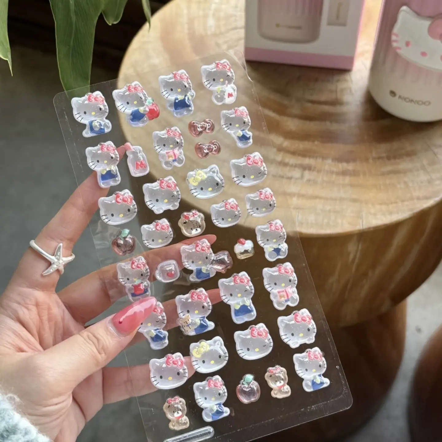 สติกเกอร์คริสตัล 3 มิติ ลายเฮลโลคิตตี้ 1 ชิ้น น่ารัก น่าสนใจ ลายซินนามอโรล สำหรับตกแต่งเคสโทรศัพท์ ไอแพด สติกเกอร์นูน สำหรับเด็ก