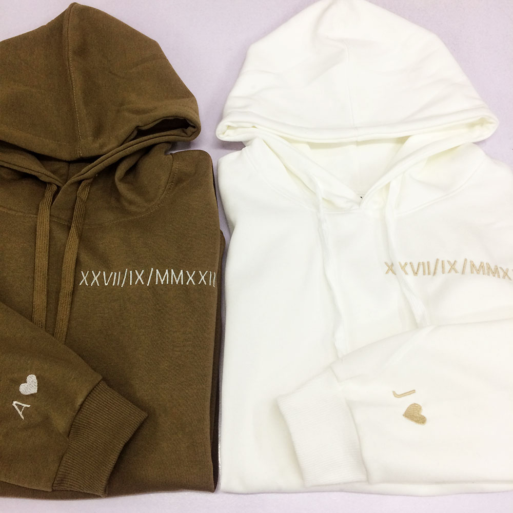Sudadera con capucha de pareja bordada personalizada Número romano personalizado Sudadera con capucha Fecha y inicial Sudaderas con capucha Regalo de aniversario Regalo de compromiso