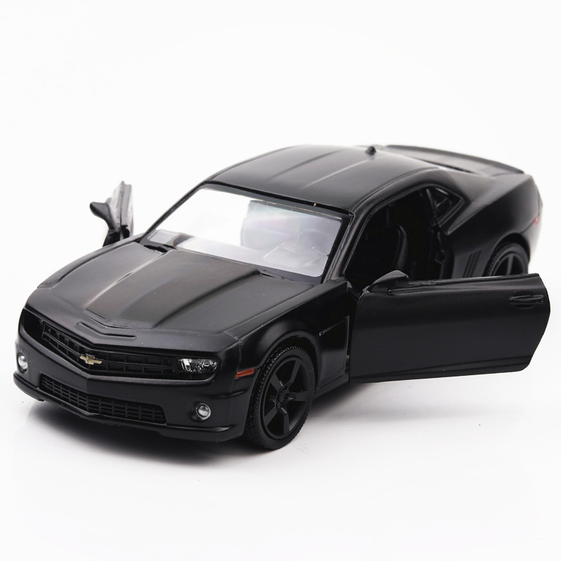 Coche de aleación oficial autorizado, modelo Chervleit fundido a presión, color negro mate, 5 pulgadas, 2 puertas, juguete de bolsillo para regalo, 1/36