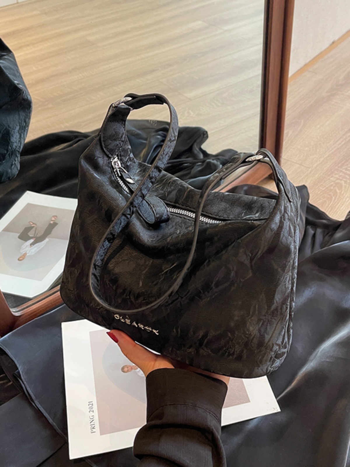 Tas Niche populer 2023 tas wanita baru Fashion tas selempang bahu tas ketiak