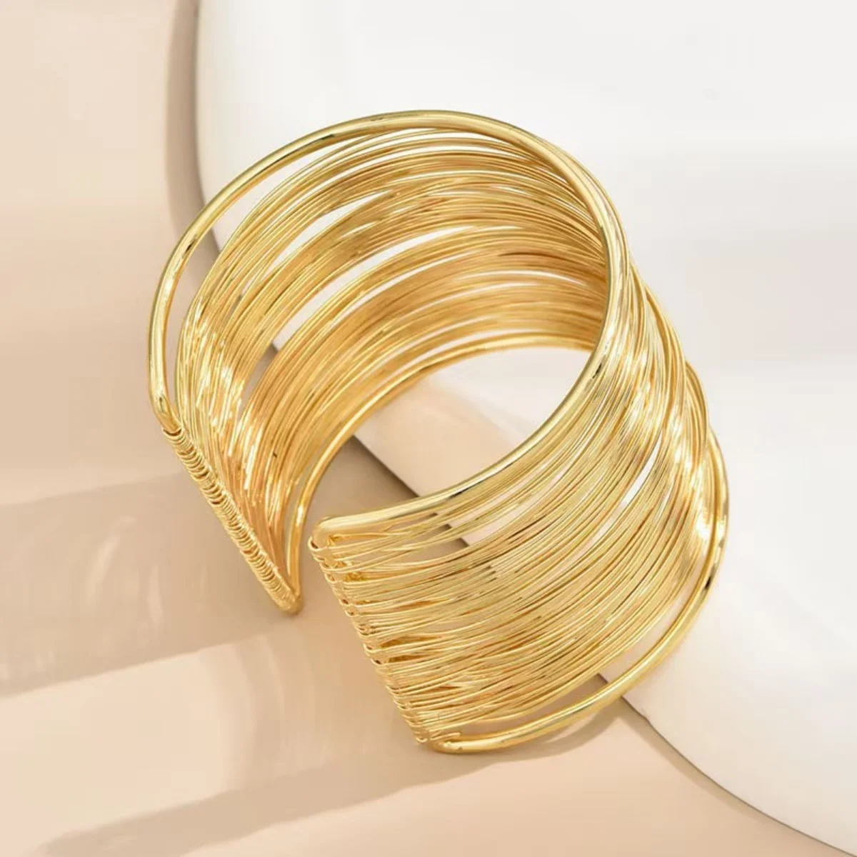 여성을위한 새로운 펑크 다층 금속 와이어 문자열 팔찌 Bangles 빈티지 과장된 골드 컬러 와이드 오픈 커프 팔찌 쥬얼리