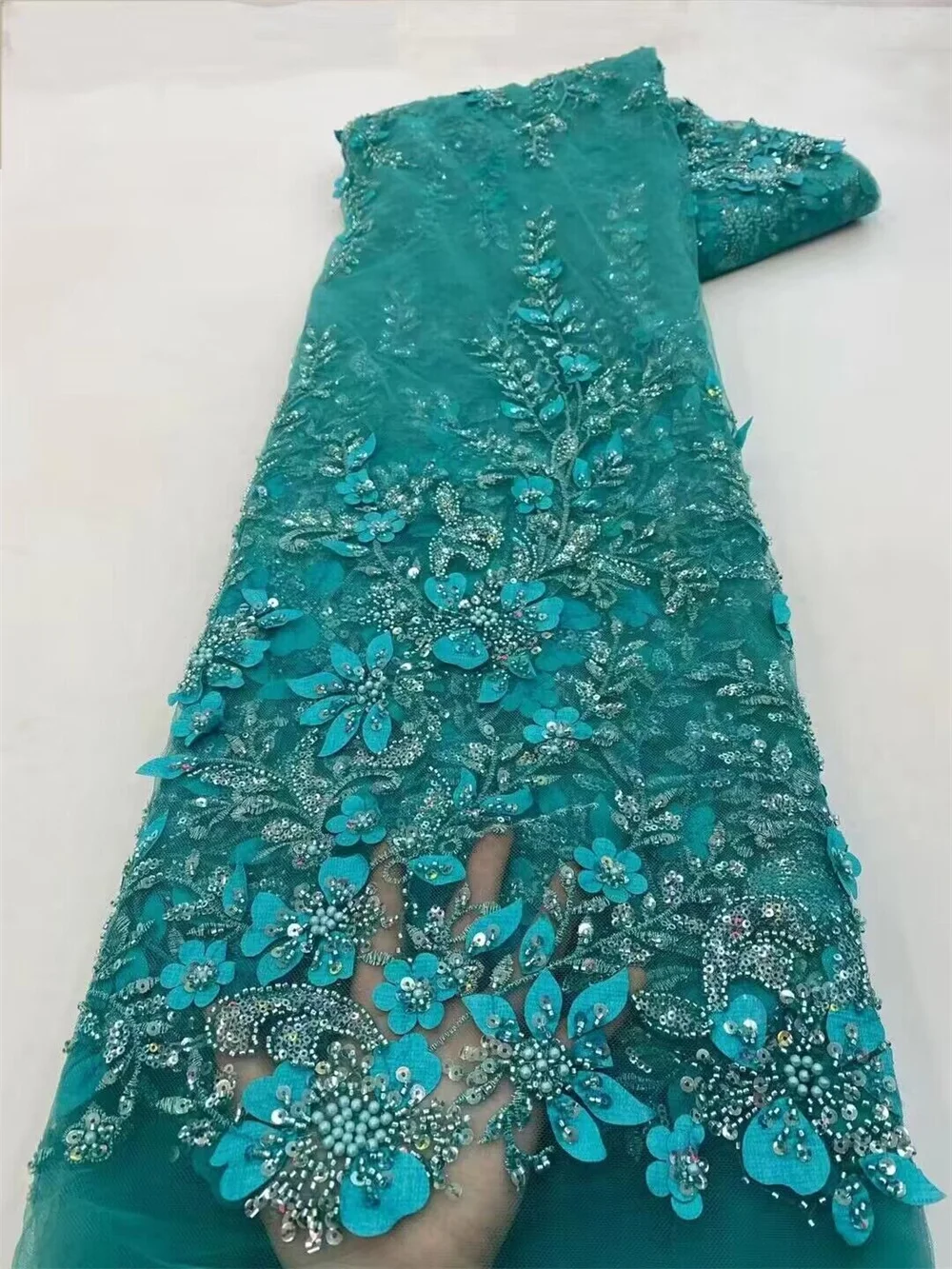 アフリカのレース生地 2025 高品質フレンチ 3D フラワースパンコール刺繍ビーズチュールレース生地パーティードレス