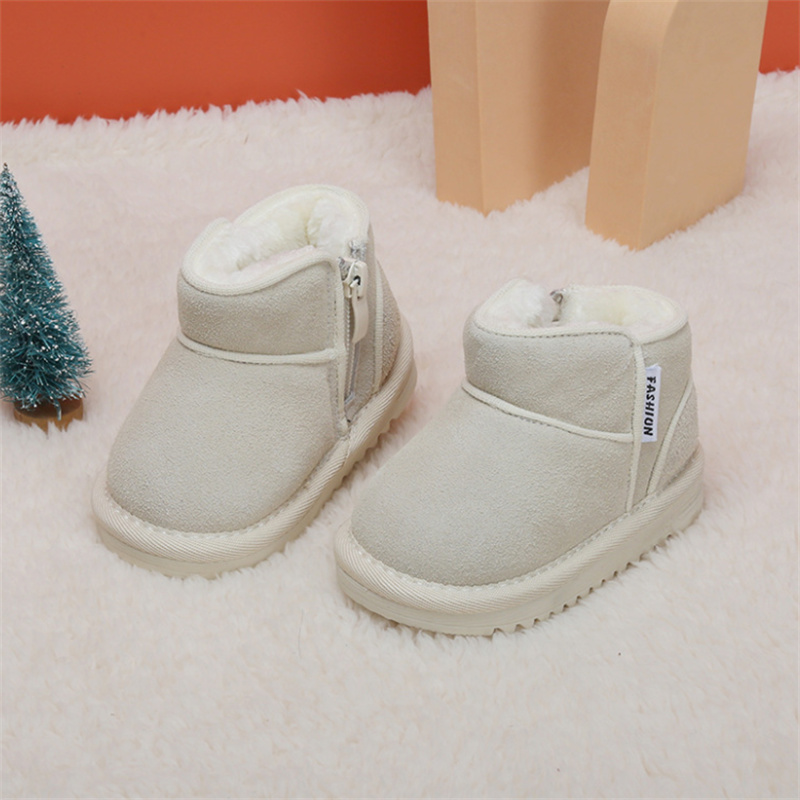 Botas de nieve para bebé, zapatos infantiles de felpa cálidos de cuero con cremallera lateral, suela suave, botas de moda para niños y niñas de 15 a 25, novedad de invierno de 2023