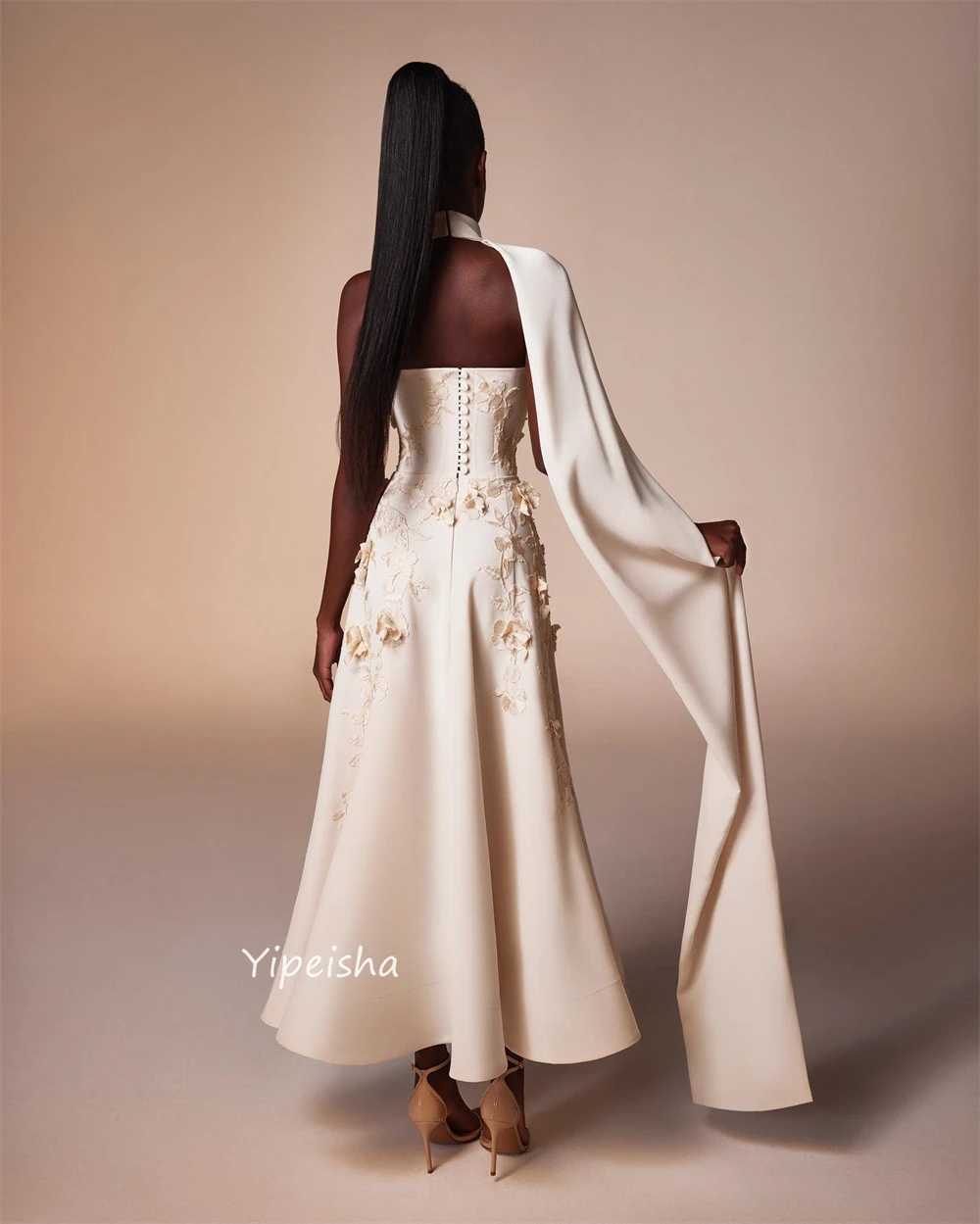 ที่กําหนดเองพรหมสไตล์โมเดิร์น Strapless A-Line Appliques Draped ข้อเท้า-ความยาวซาติน Bespoke โอกาสชุดราตรี