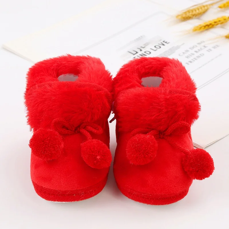 Botas de nieve cálidas para bebé, zapatos de princesa para interiores, fondo suave, zapatos cómodos para bebé recién nacido, bolas de felpa, Invierno