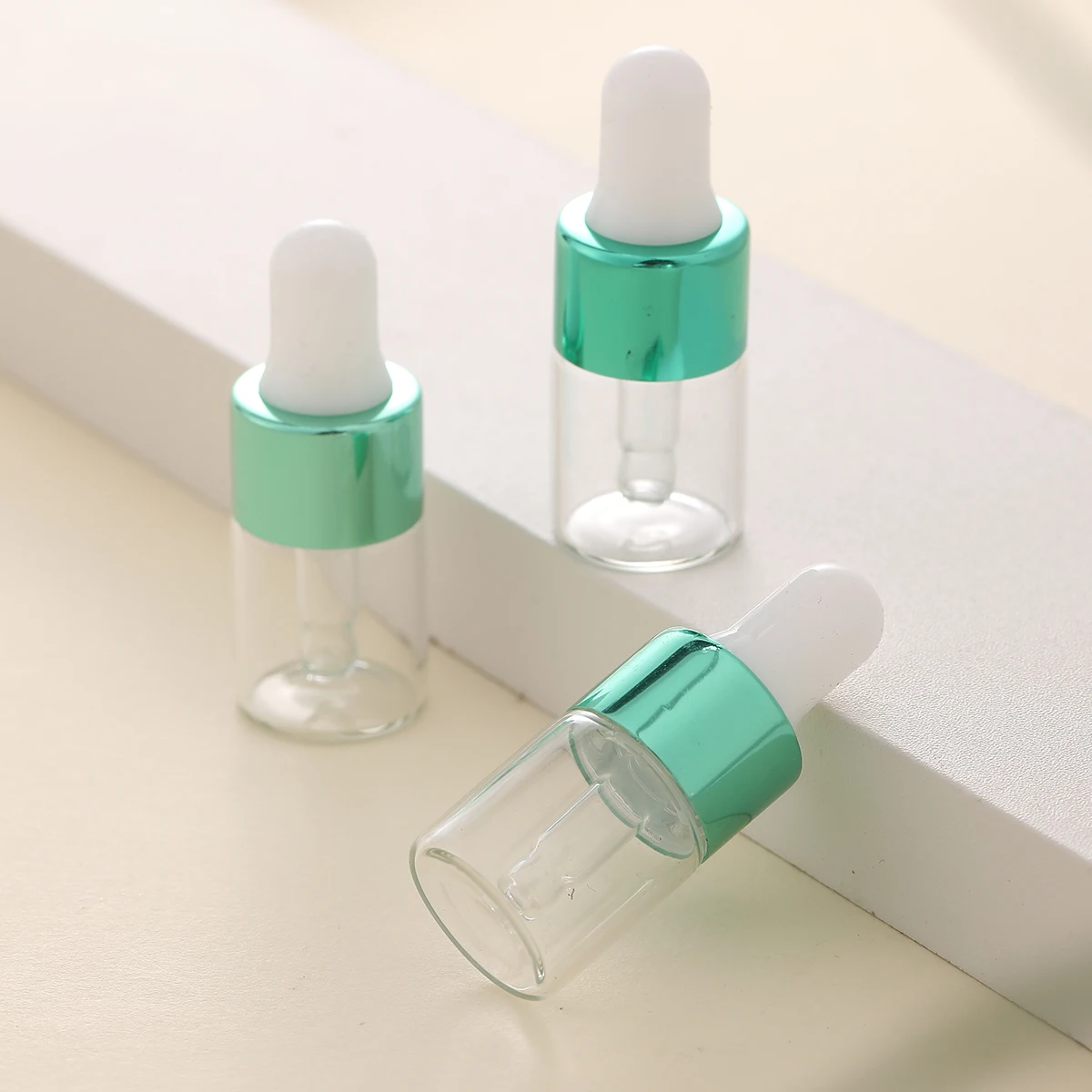 3pcs 2ml 명확한 미니 유리 Dropper 병 에센셜 오일 샘플 여행을위한 유리 눈 Dropper와 작은