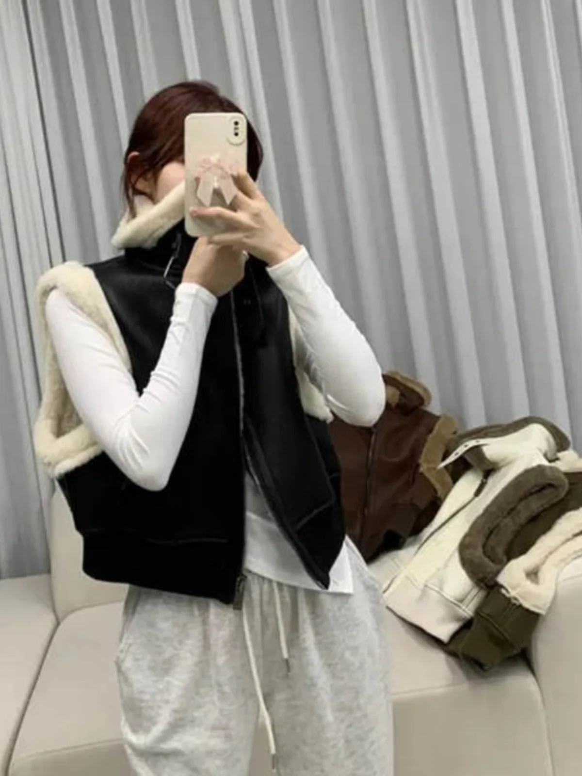 冬の新スタイルの女性のファッションハイエンドノースリーブ Pu レザーコットンジャケットオートバイ服統合毛皮ベストトップ