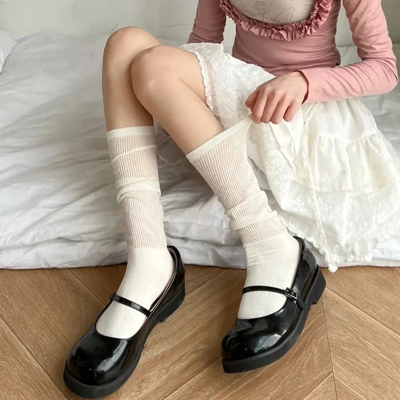 Los calcetines finos de longitud media de verano y otoño para mujer son cómodos y transpirables calcetines de rayas verticales simples de Color sólido tendencia