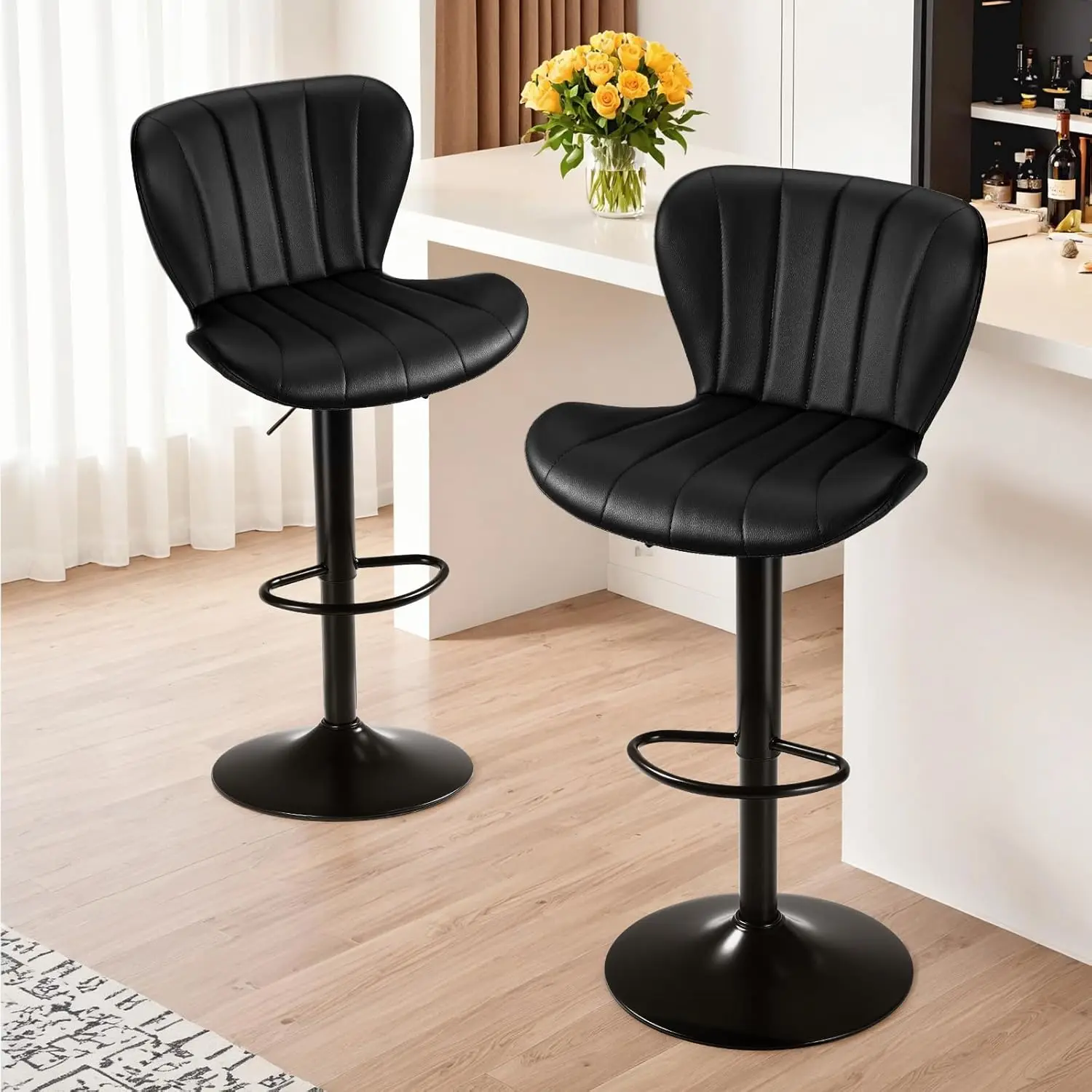 Ensemble de 2 tabourets de bar 360 °   Tabourets de bar pivotants réglables, chaises de bar à hauteur de comptoir avec dossier, bien rembourrées, cuir PU noir/gris