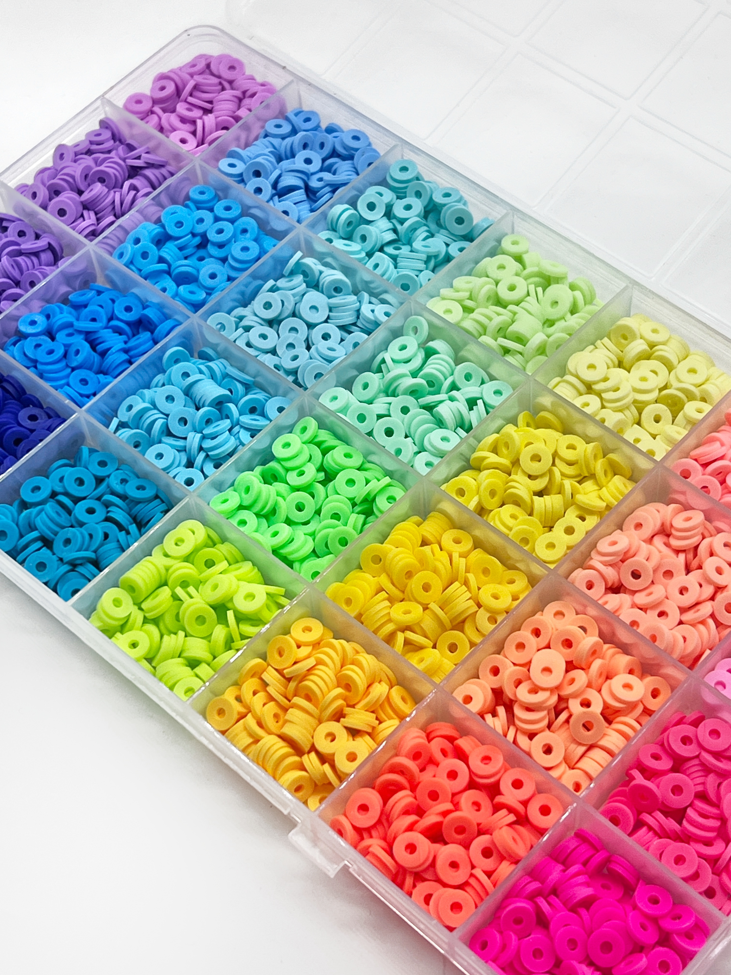 ブレスレットを作るための平らで丸いポリマークレイビーズ,ジュエリーを作るための28色,4200個