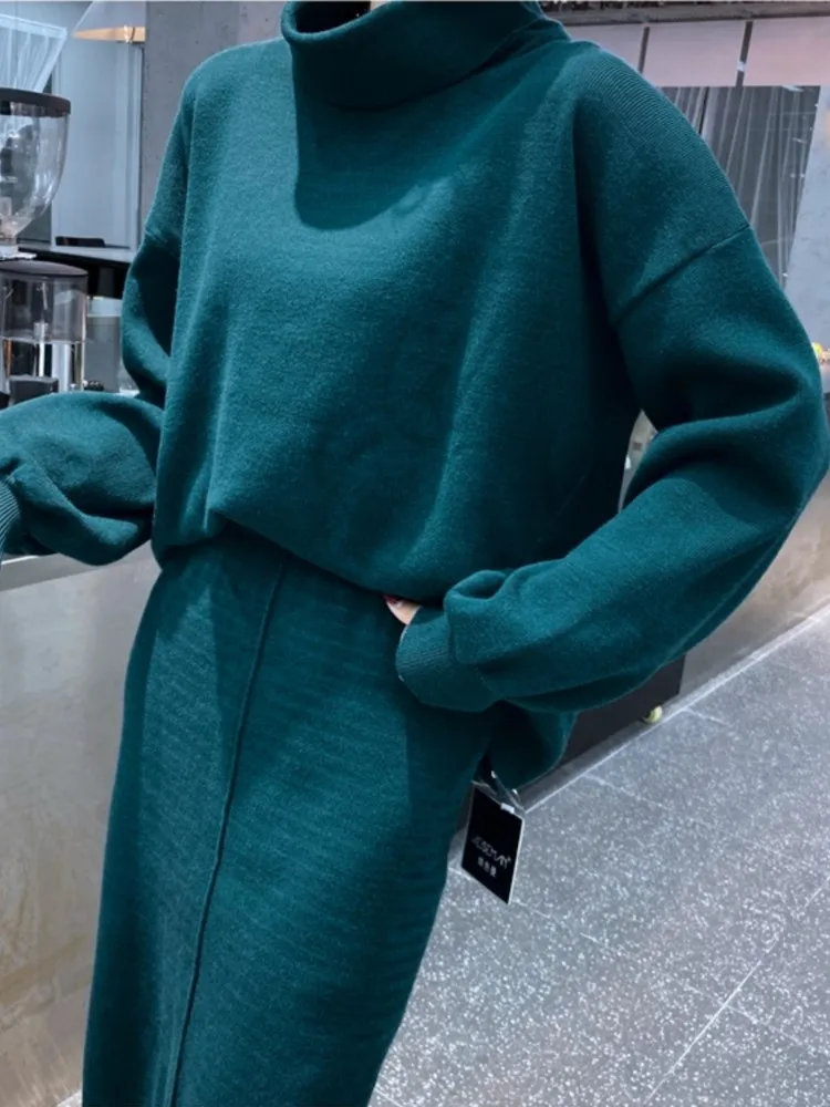 Satu set pakaian rajut wanita isi dua potong, setelan Sweater Turtleneck longgar kasual elegan dan rok sedang untuk wanita baru
