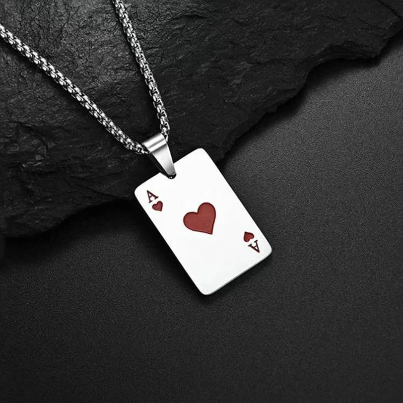 Collana decorativa in acciaio inossidabile con carta da gioco semplice e alla moda, adatta per viaggi quotidiani in feste e gioielli alla moda