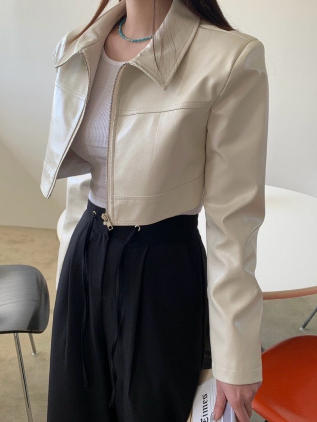 韓国スタイルショート Pu レザージャケット女性の秋の新ヴィンテージ襟スプライシングデザインセンスアウタートップポロ襟