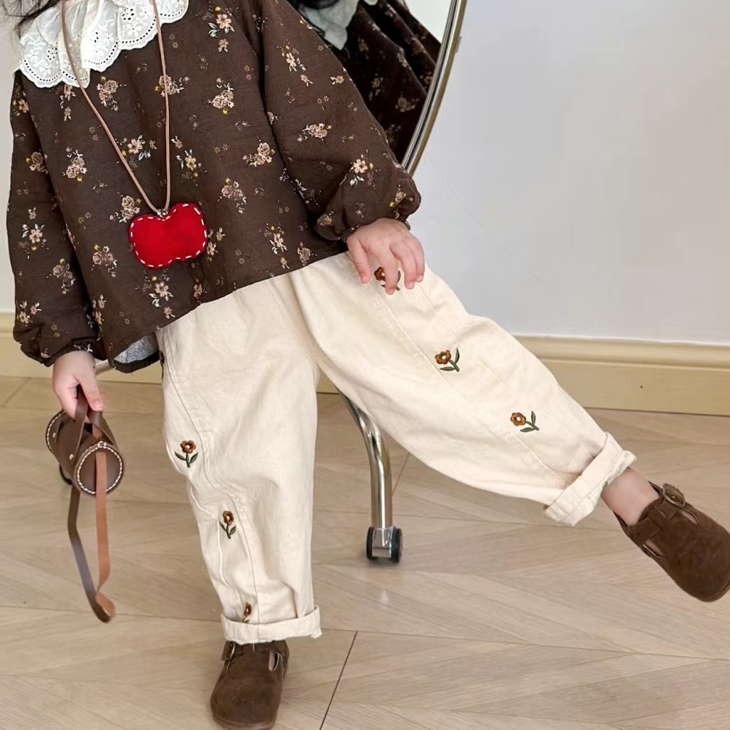 Pantalones informales de otoño 2025, pantalones de algodón con bordado de flores para niñas de 2 a 6T, pantalones para bebés
