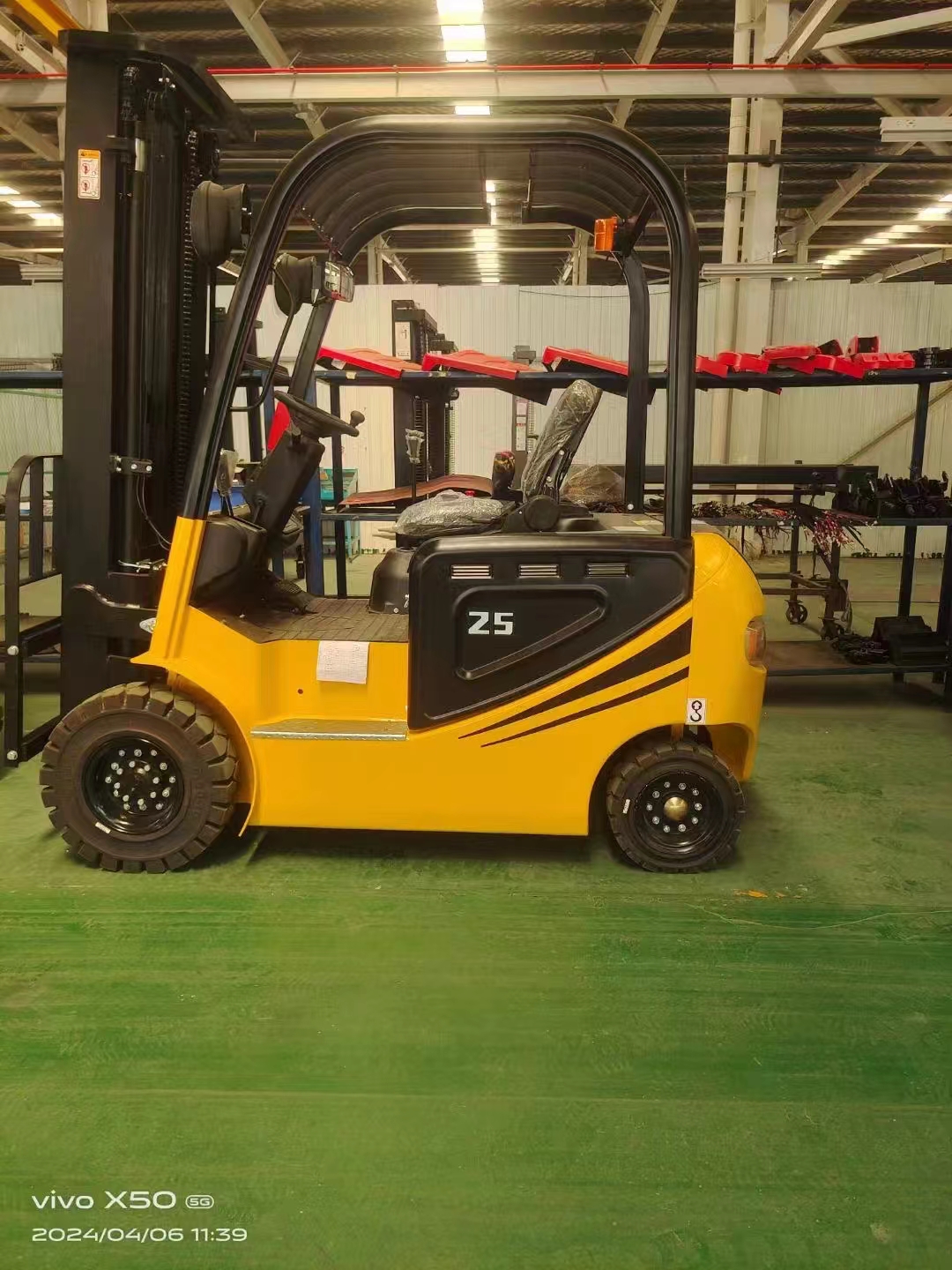 電動フォークリフト油圧ディーゼルフォークリフト、バランス送料無料不整地フォークリフト、3トン、2T、4WD、1トン、4WDバランサー