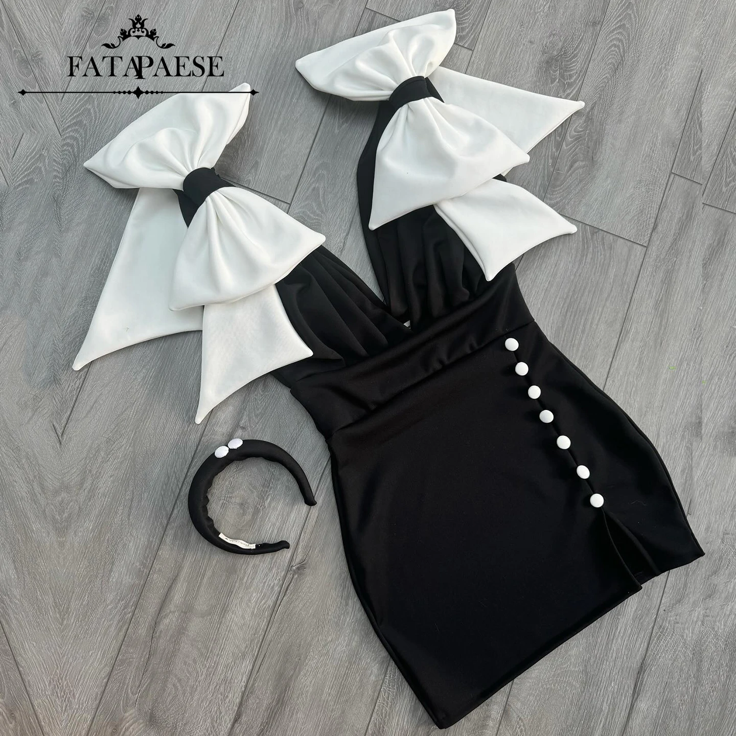 FATAPAESE Customzied Mother of Bride Dress with a real figure hugging stretch fabric Detailed with buttons and bows Formal Gown