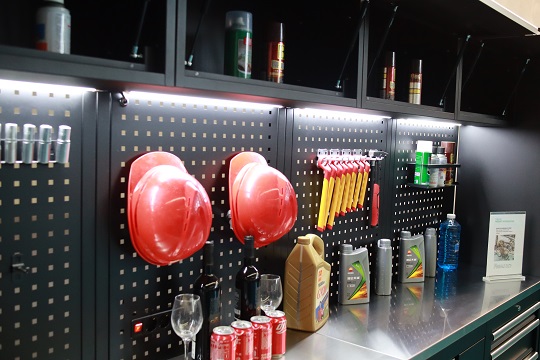 ガレージキャビネット プレミアム ステンレスワークトップ 長さ4.9メートル 奥行き460mm プロ仕様 LEDライト付きローラーキャビネット