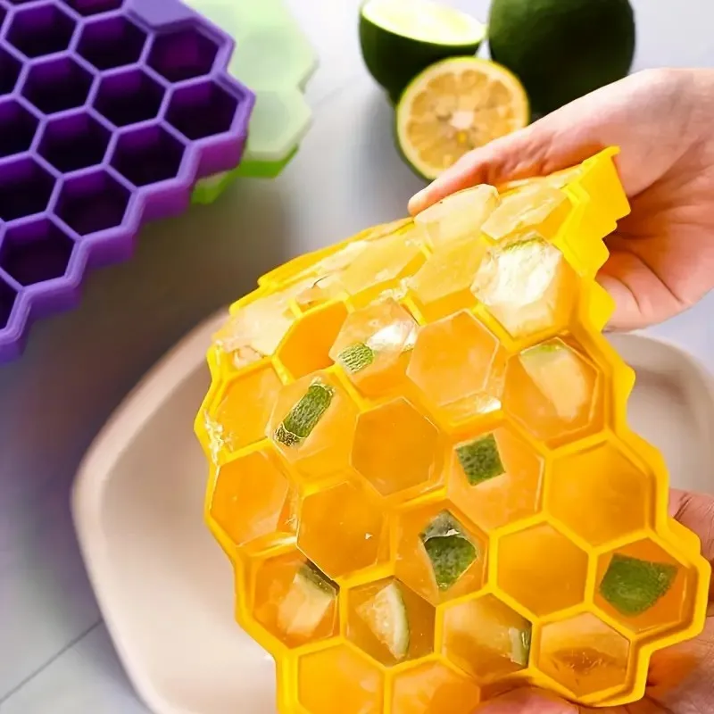 【Hot sales】Food grade silicone Honeycomb Ice Cube trays with LIDS - easy to remove molds for ice cream, cold drinks