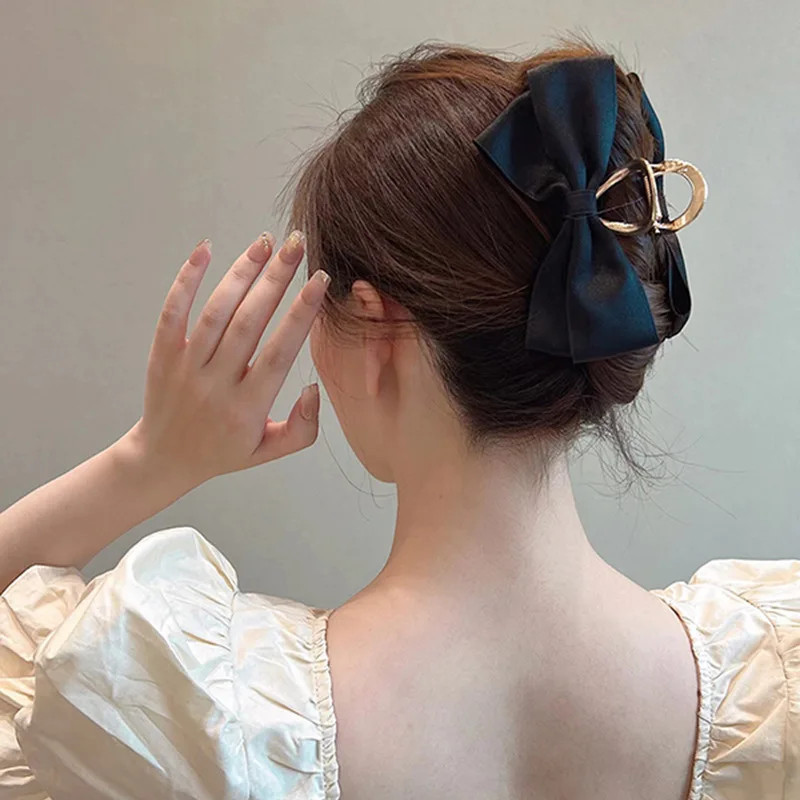 Clipe de laço de cetim preto feminino verão headwear simples temperamento grampo de cabelo parte de trás da cabeça clipe de tubarão