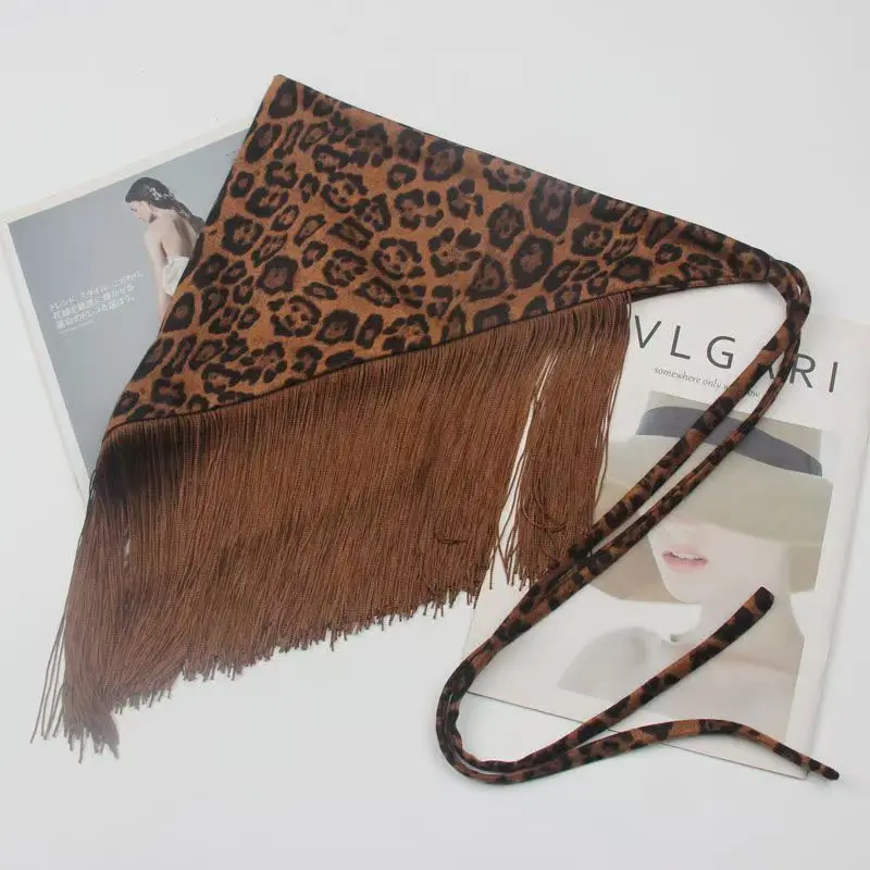 Nuevo diseño con una falda, una minoría con una sensación de cinturón triangular con estampado de leopardo, bufanda para la cadera con borlas, faja para la cintura americana Y2K sexy