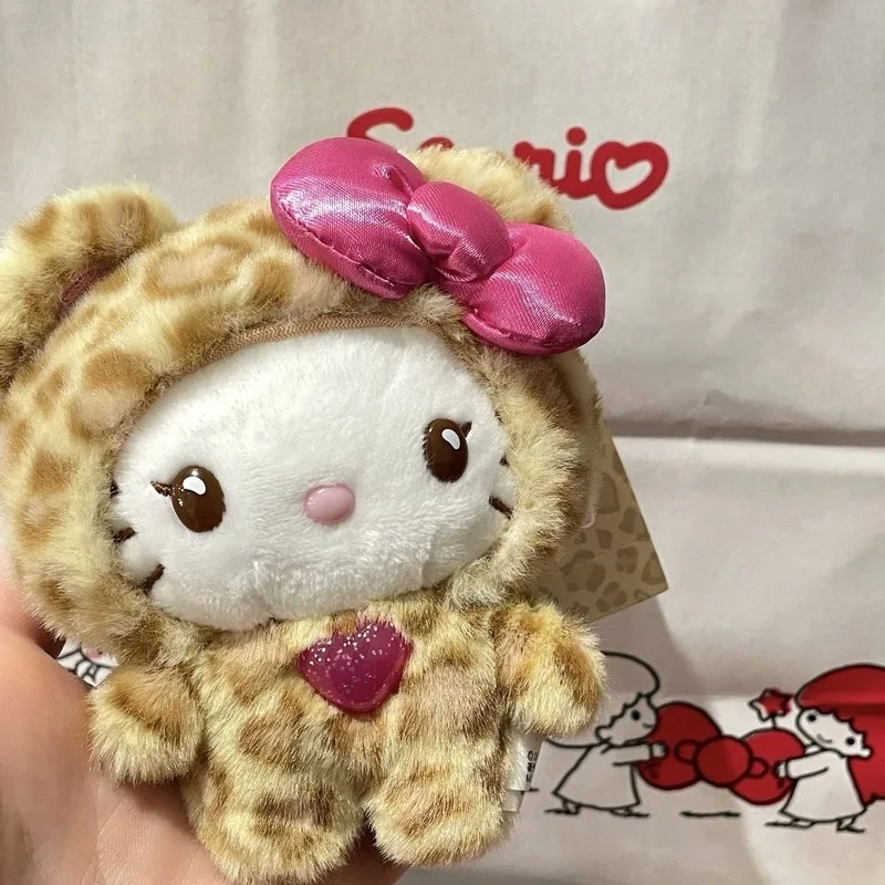 Hello Kitty เสือดาวพิมพ์ตุ๊กตา Plush กระเป๋าเป้สะพายหลังการ์ตูนจี้ตกแต่งน่ารักชุดตกแต่งพวงกุญแจของเล่นเด็กของขวัญวันเกิด