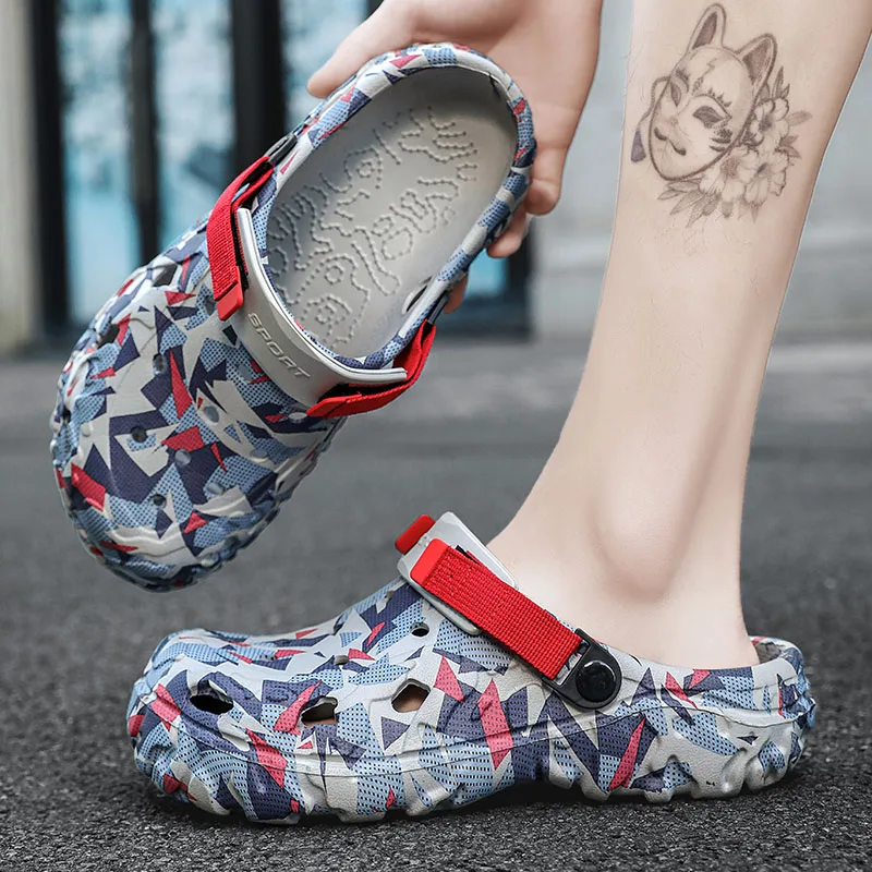 ผู้ชายใหม่ Clogs รองเท้าแตะรองเท้าแตะชายรองเท้าแบนรองเท้าแตะชายรองเท้าผ้าใบกลางแจ้ง Flip Flops บ้าน Clogs