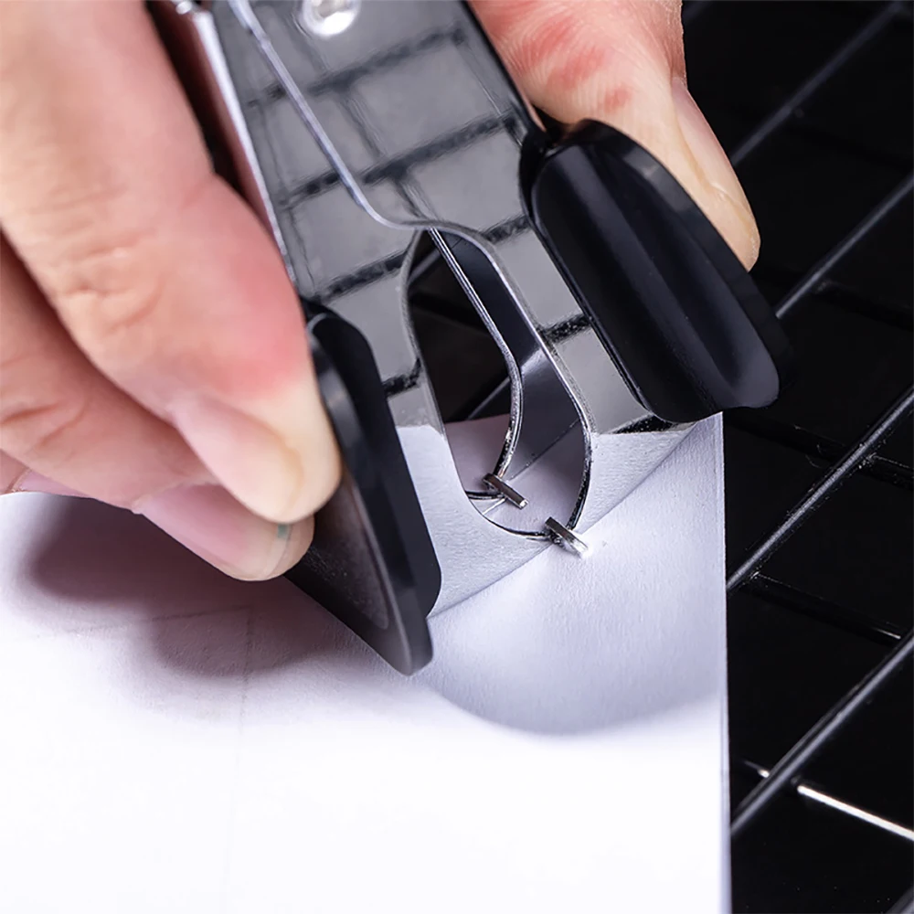 1PC Mini Heftklammer Entferner Heftklammern Büro Liefert Allgemeine Mini Hefter Entfernung Nail Out Extractor Puller Schreibwaren Werkzeuge