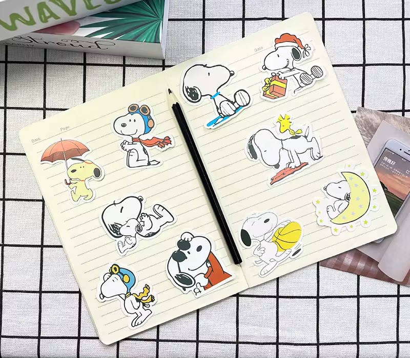 100/200pcs อะนิเมะ Snoopy เครื่องเขียนสติกเกอร์น่ารักการ์ตูนเครื่องเขียนนักเรียนโน้ตบุ๊ค DIY ตกแต่ง Expression Graffiti สติกเกอร์