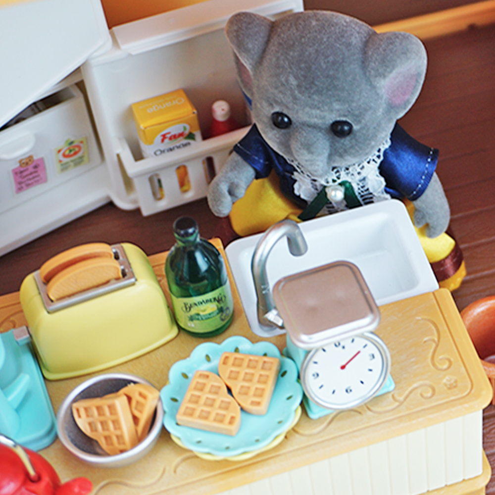 フォレストファミリー 1/12 キッチン家具バスルーム寝室耐熱皿セットミニチュアモデルドールハウスアクセサリー冷蔵庫ガールギフト