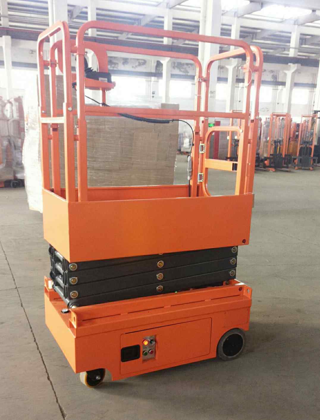 EVERLIFT 300KG Capacidade 3m 4m 5m Pequenas Plataformas de Trabalho Elevador de Tesoura Plataforma de Trabalho Elevada Elevador de Tesoura Completamente Elétrico