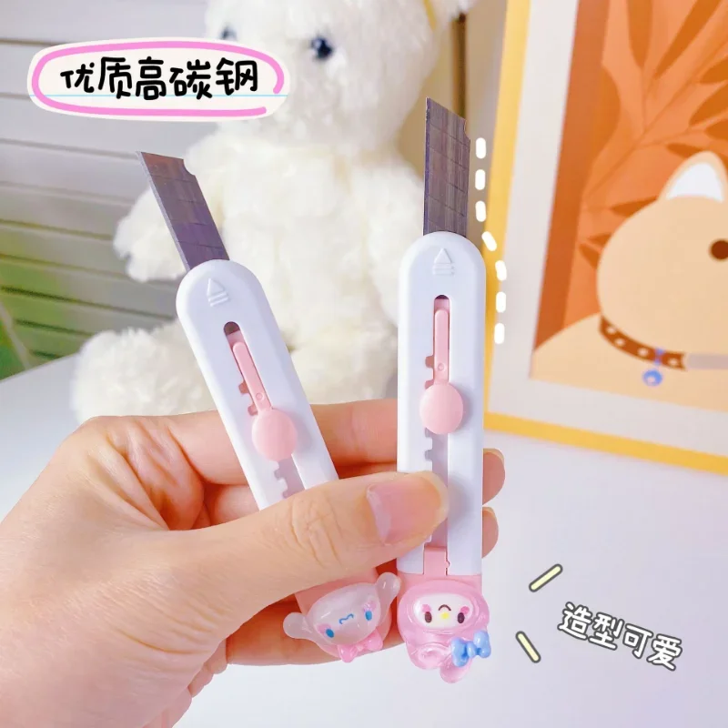 Coltello multiuso portatile per cartoni animati Mini taglierina per carta elasticizzata Apriscatole Tagliacarte Forniture per cancelleria per ufficio e scuola