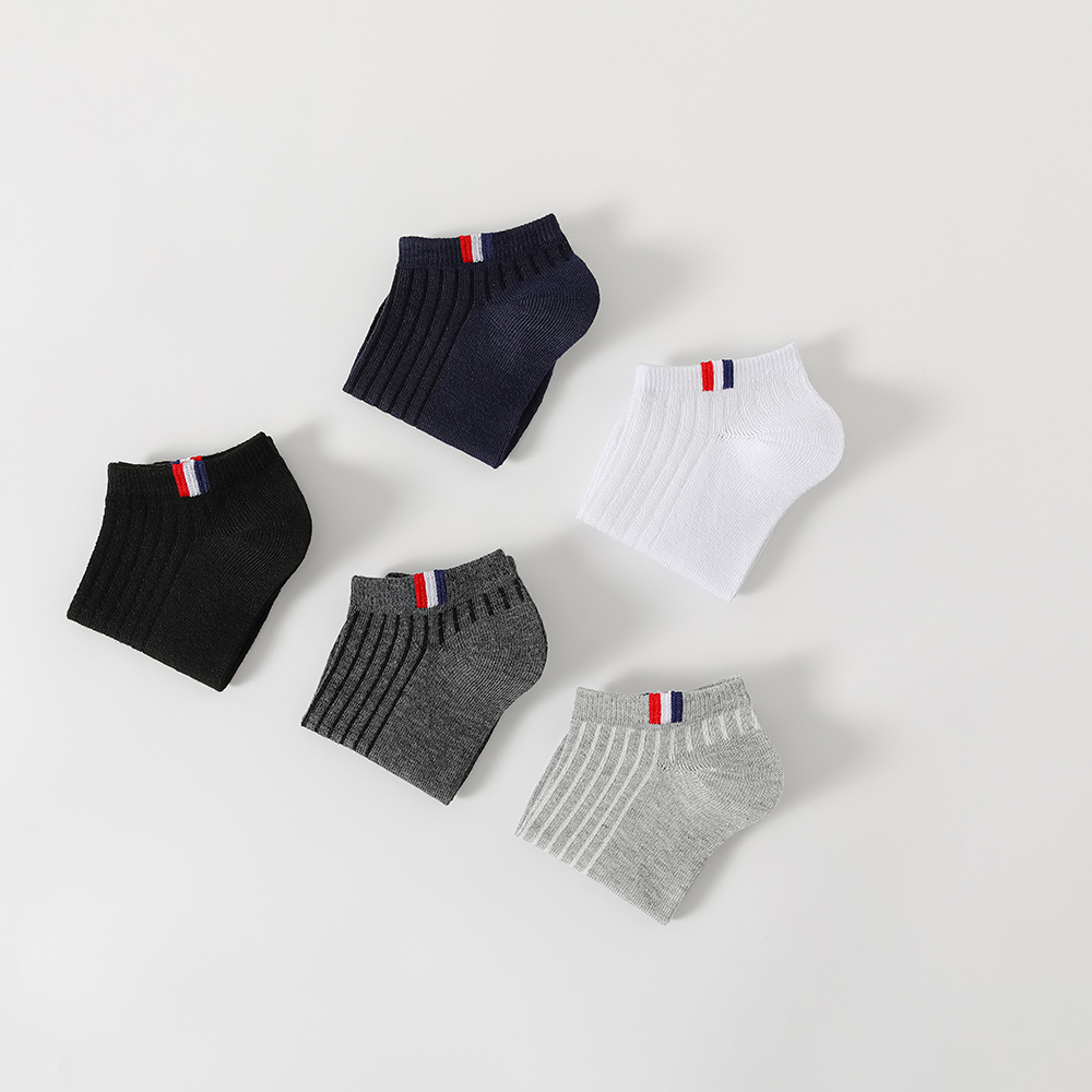 5 paia di calzini da barca da uomo alla moda versatili tinta unita etichetta laterale calzini casual che assorbono il sudore calzini invisibili da uomo d'affari