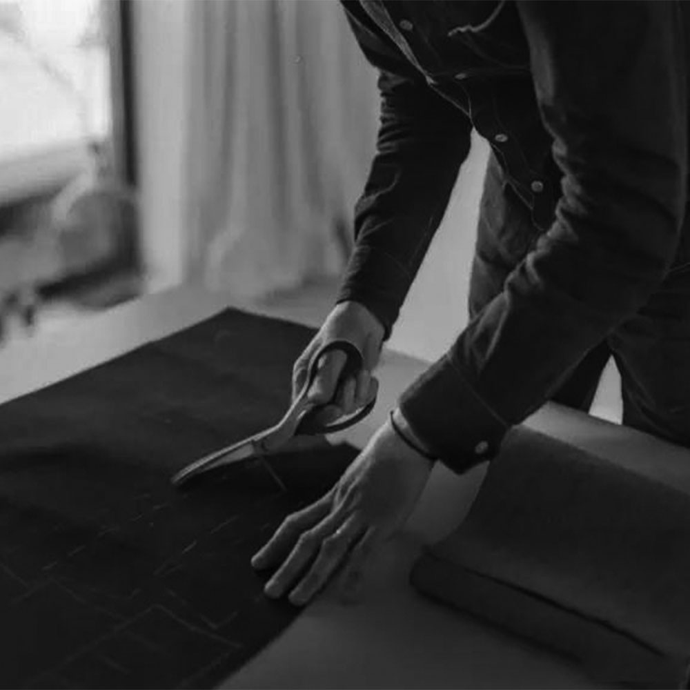 Elegante Lodenweste für Herren – traditionelle ärmellose Weste mit Brokat-Einsteck |   Anthrazitgraue Hochzeitsweste, Festival &