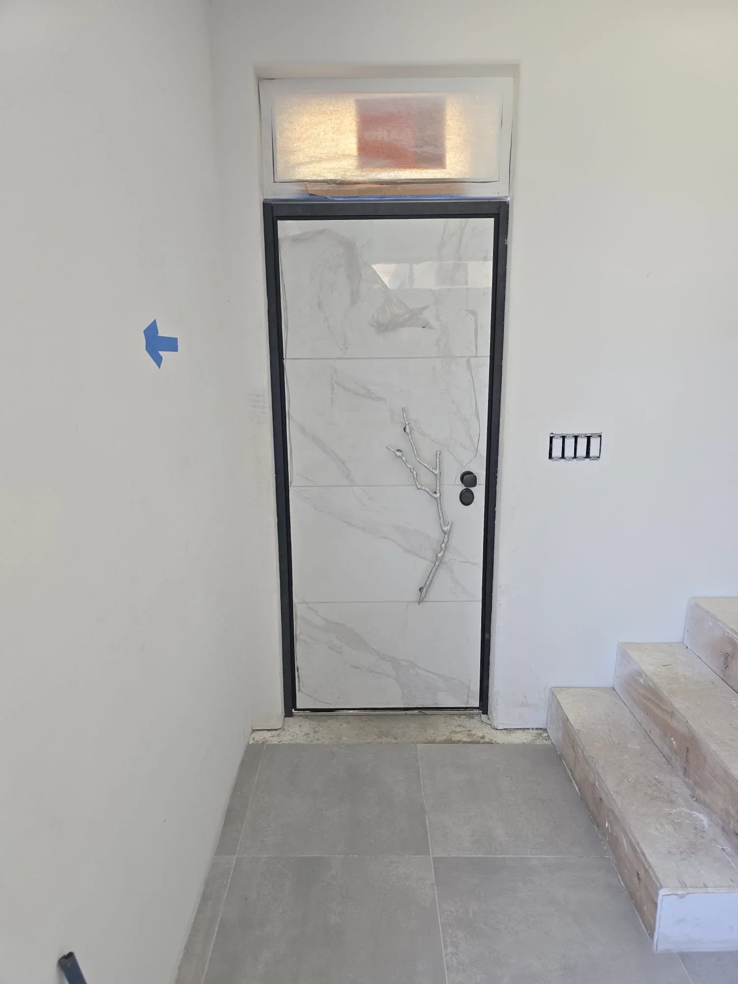 Porte principali per la casa Esterno di alta qualità Stile moderno Sicurezza Cancello principale Porta d'ingresso in alluminio Dimensioni personalizzate