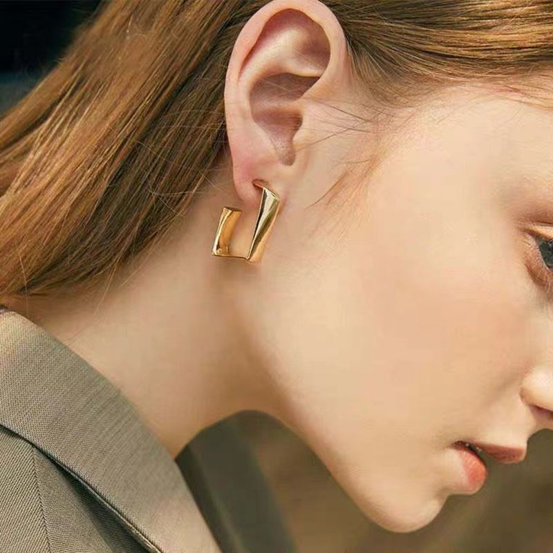Pendientes de moda europea y americana Pendientes de metal geométricos Pendientes de moda Pendientes de nueva tendencia de color rojo neto
