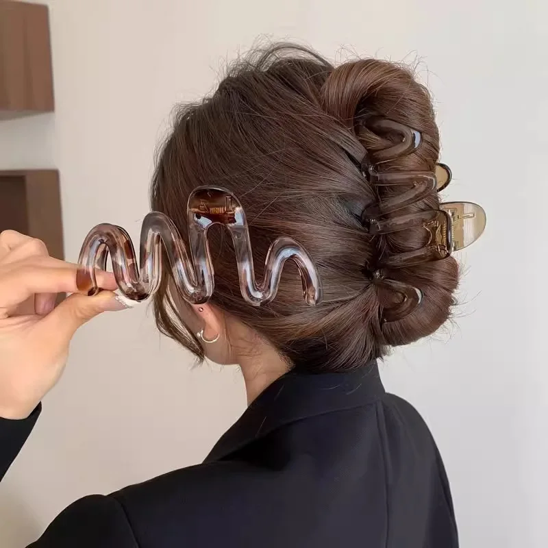 Feminino ondulado alto brilhante âmbar marrom 11cm/4.33in grande clipe de cabelo de plástico leve elegante e minimalista acessórios de cabelo