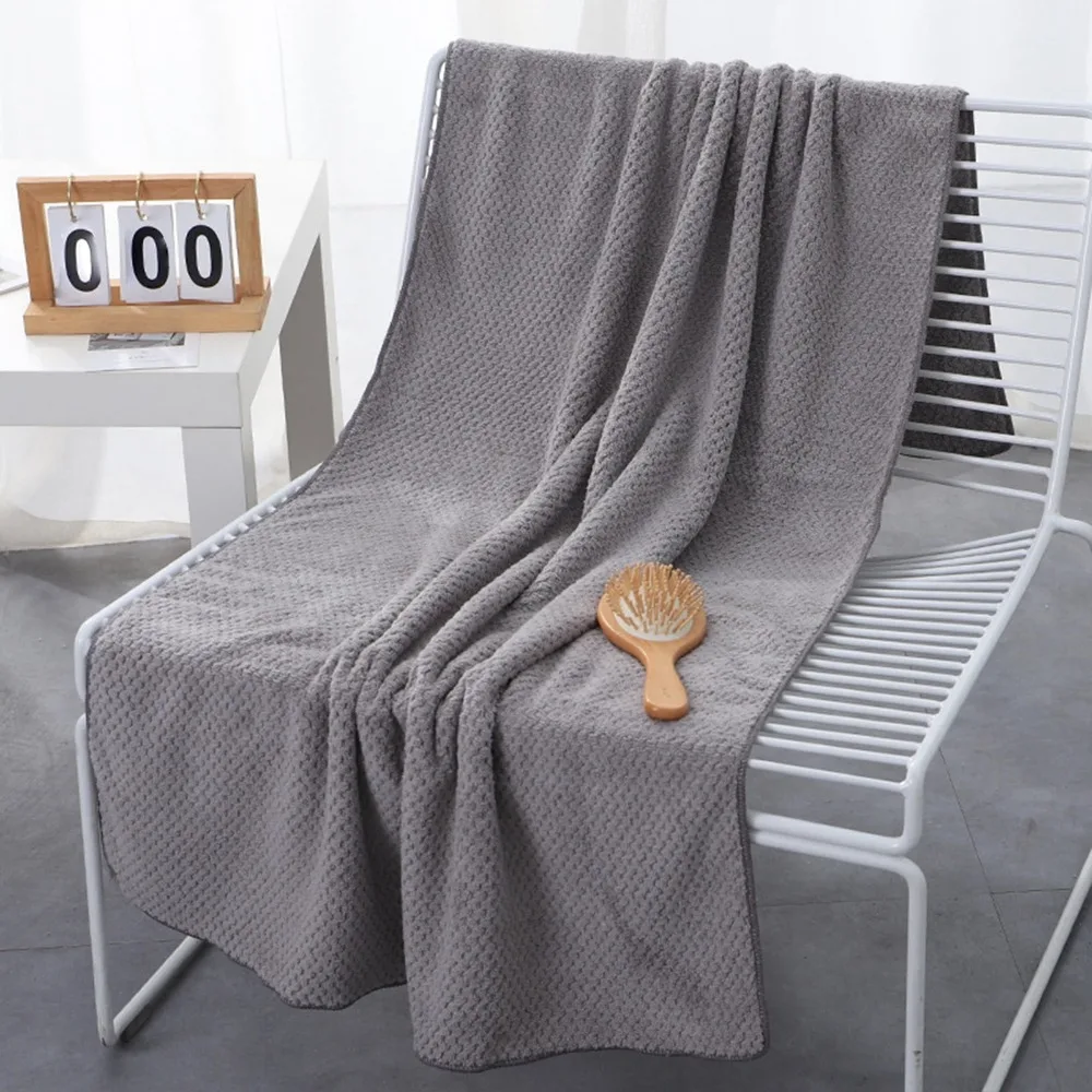 Clearance A Large Bath Towel Is Thick and Soft, with Good Water Absorption and A Quick Drying Size of 70 X 140 Centimeters