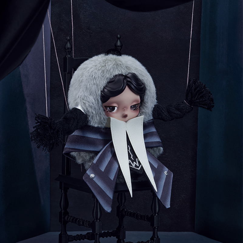 【EU】POP MART SKULLPANDA × Wednesday Plush (Nevermore Academy Uniform Version)Limitiert auf 2 Stück pro Bestellung
