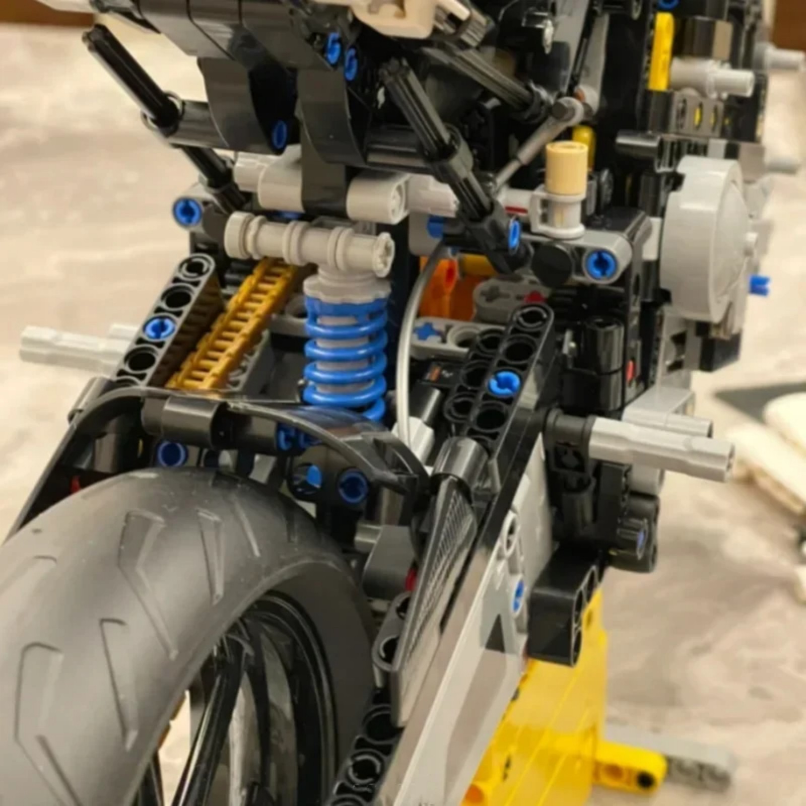High-end motorcycle building block suit motorcycle model suit adult, luxury motorcycle DIY collection with movable wheels