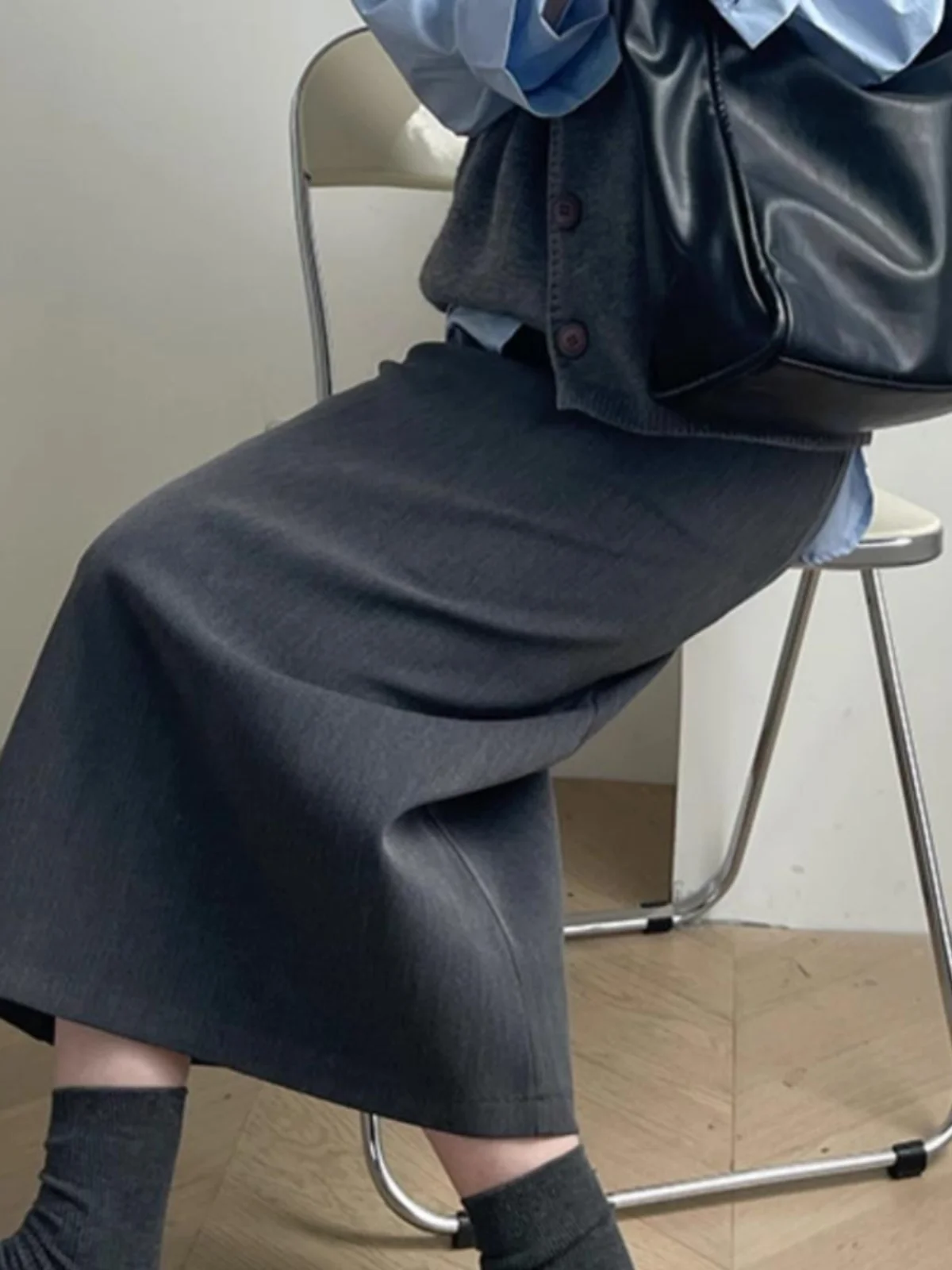 「MD」A · Moda" Otoño e Invierno 2024 Invierno Nueva falda de traje con abertura en la espalda gris