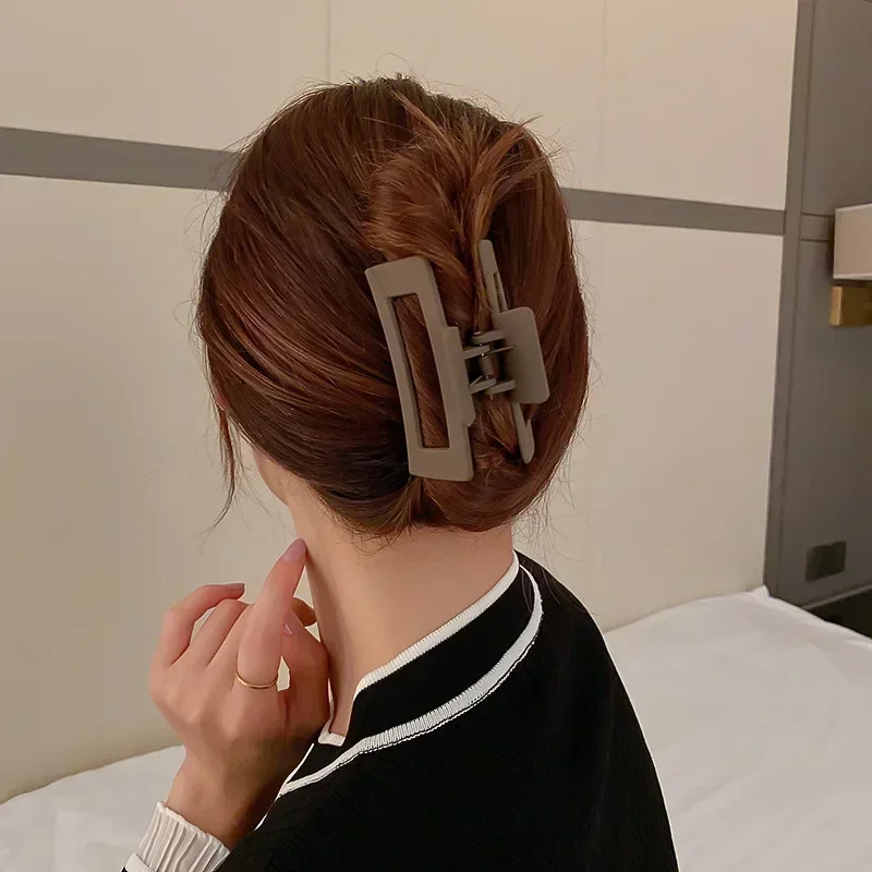 Acrílico fosco geométrico quadrado oco garras de cabelo para mulheres simples versátil premium ao ar livre esportes tubarão clipes acessórios