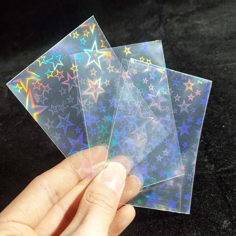 50PCS 58x87 มม.เลเซอร์ดาวหัวใจสายรุ้งผีเสื้อดอกไม้ไฟเกม Idol การ์ด Protector Holographic CLEAR การ์ดฟิล์มแขน