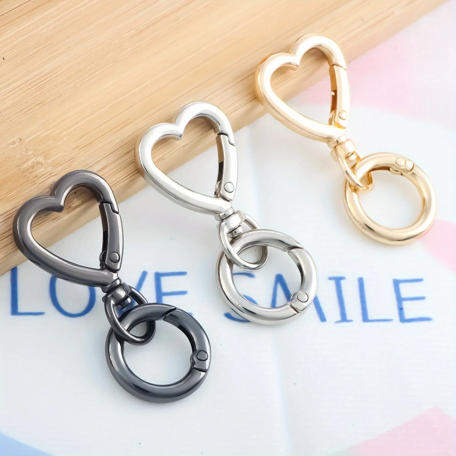 2 Stücke Metall Herzform Schlüsselanhänger DIY Hängende Schnalle Schlüsselanhänger Frühling Snap Schlüsselanhänger Clip Hängende Schnalle Schlüsselanhänger Zubehör